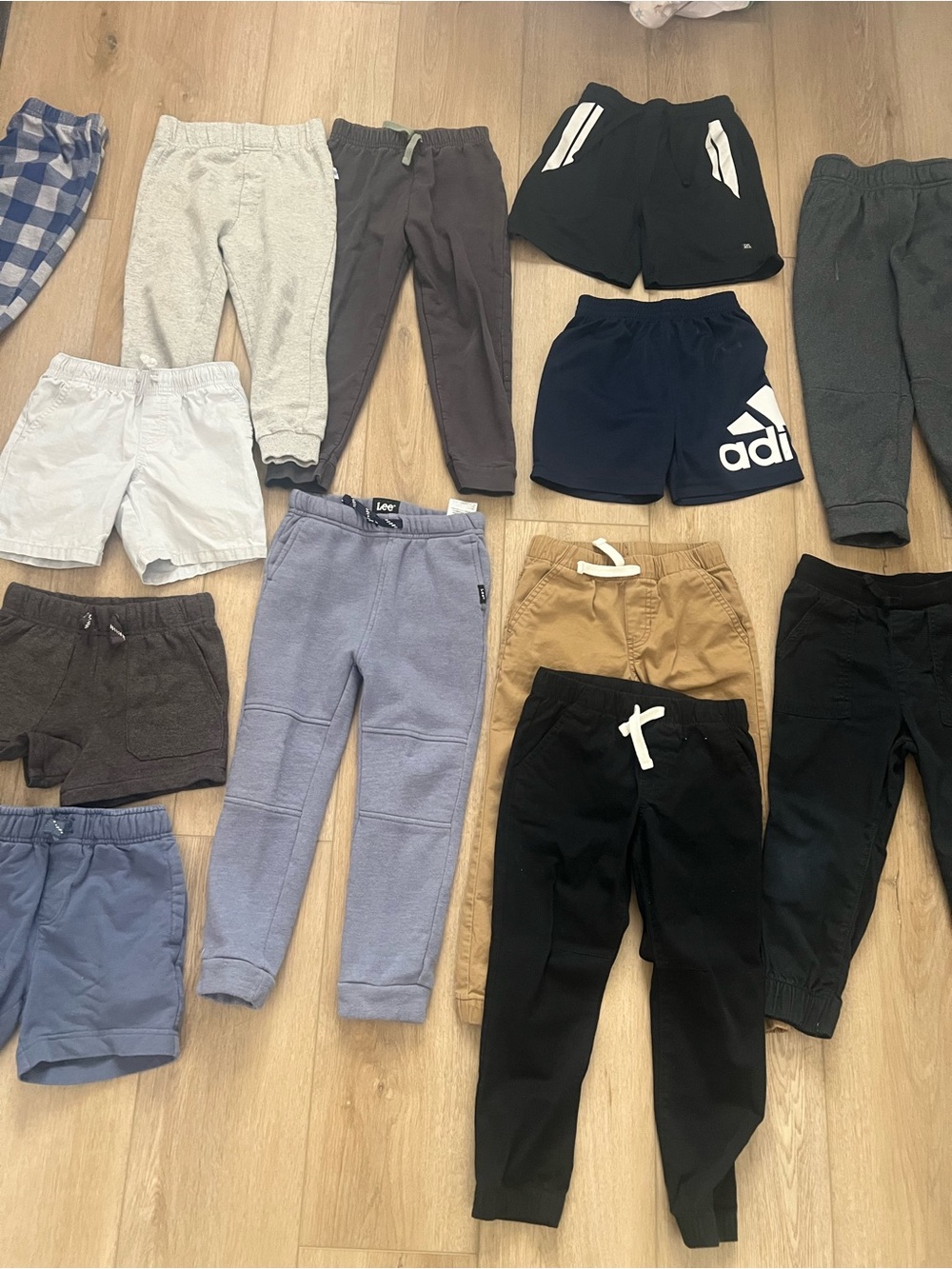 Assorted Brand 4T Boys Pants/Shorts Bottoms Bundle - Picture 3 of 4